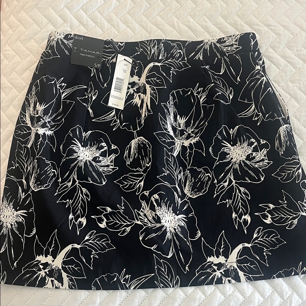 Tahari Black and White Floral Mini Skort Sz S/P